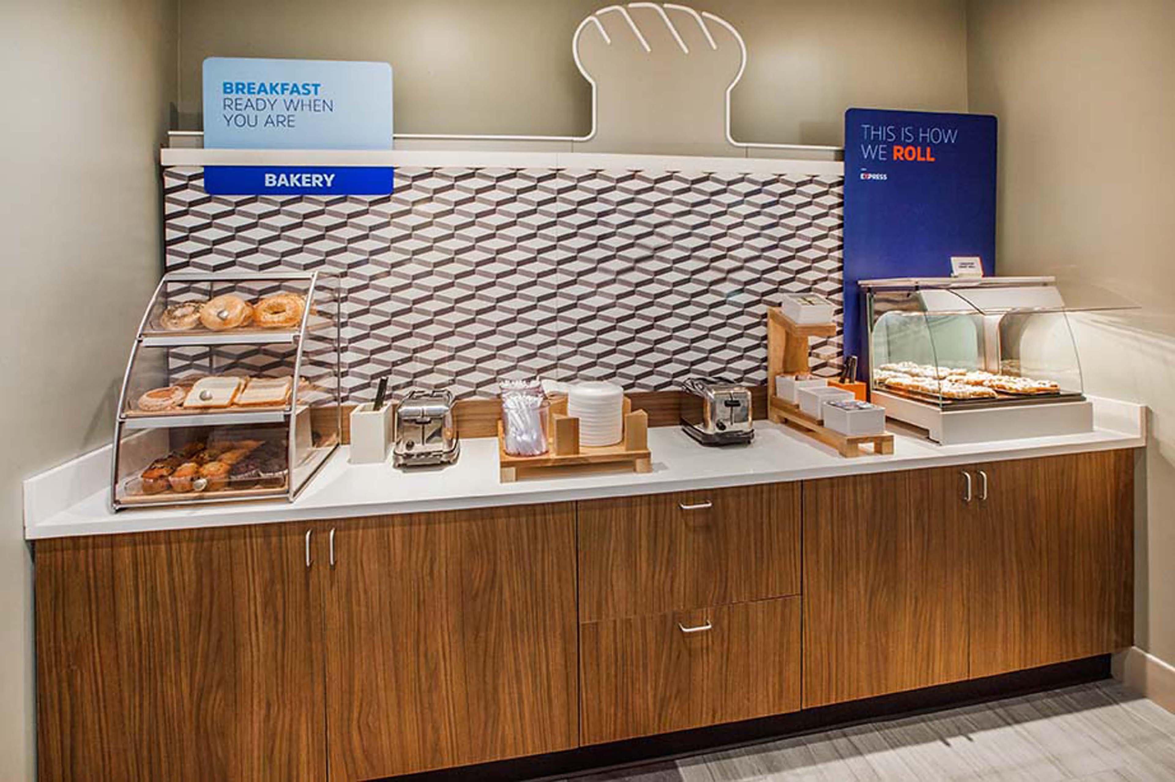 Holiday Inn Express Detroit-Warren/General Motors Technology Center By Ihg Dış mekan fotoğraf