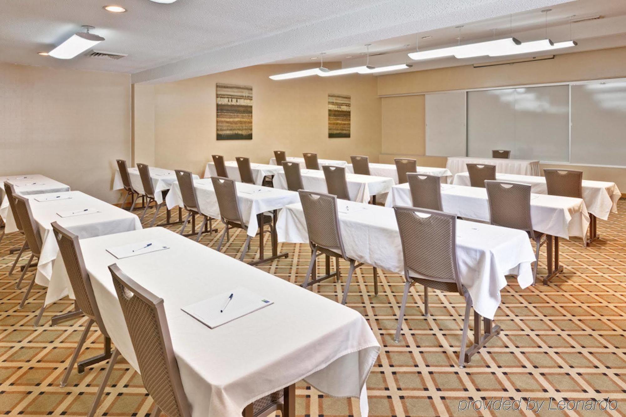 Holiday Inn Express Detroit-Warren/General Motors Technology Center By Ihg Dış mekan fotoğraf