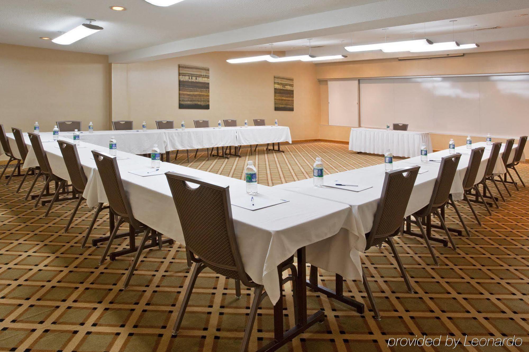 Holiday Inn Express Detroit-Warren/General Motors Technology Center By Ihg Dış mekan fotoğraf